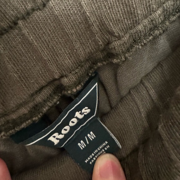 Roots Shorts - Size M - Picture 3 of 3